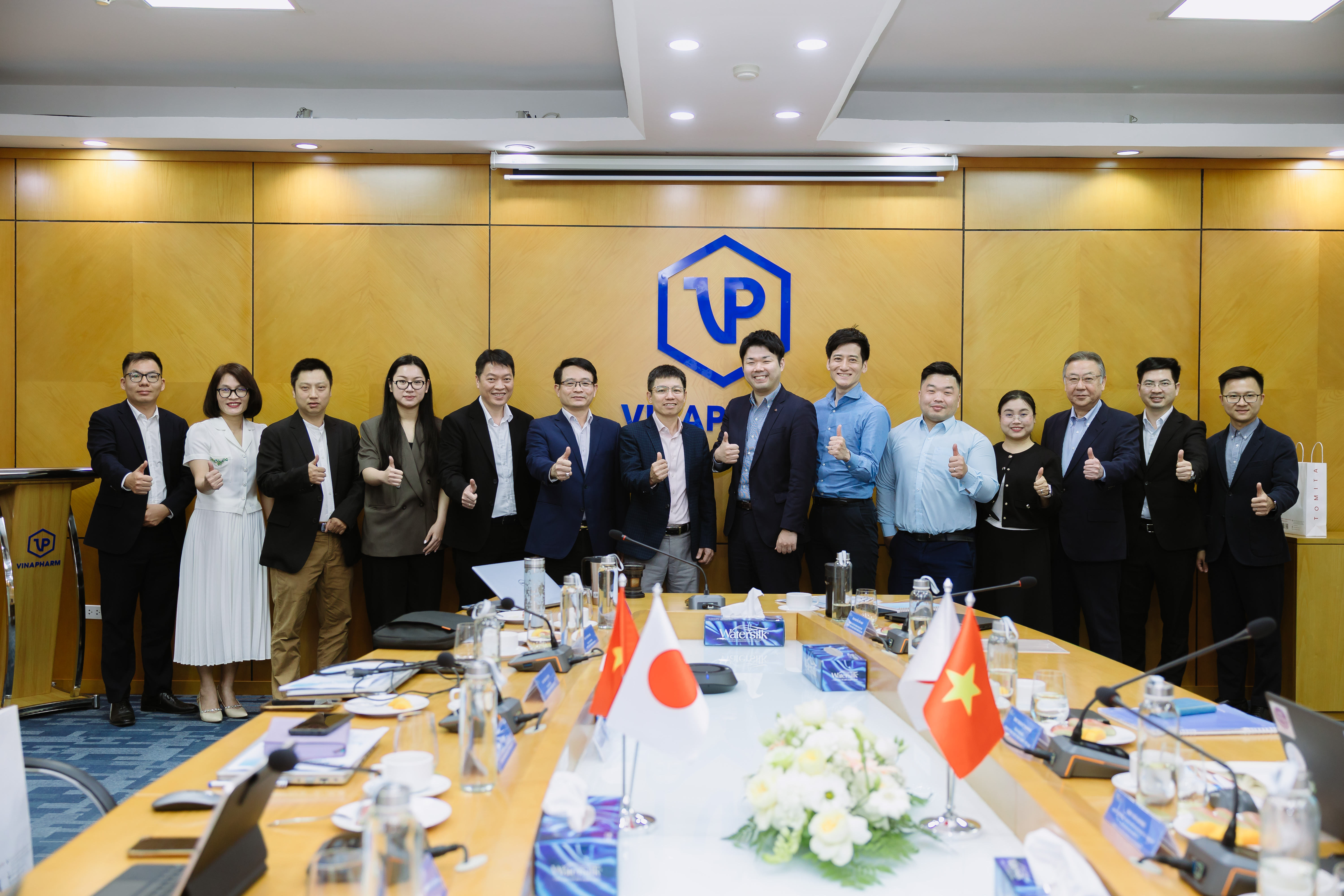 Tập đoàn Morinaga (Nhật Bản) làm việc cùng Vinapharm và CPC1 tại trụ sở Tổng công ty Dược Việt Nam (Vinapharm)